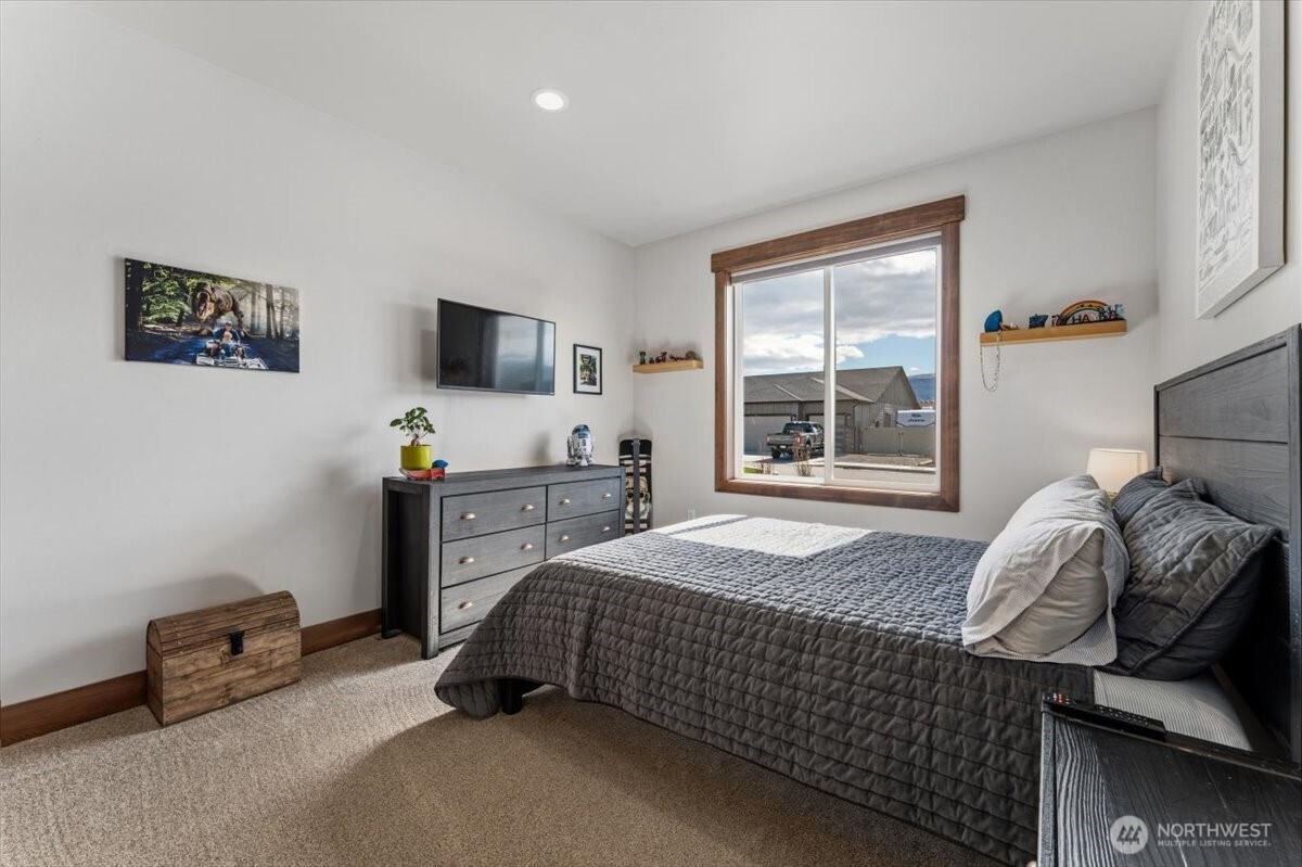 2637 Patriot Way SE, East Wenatchee, WA 98802