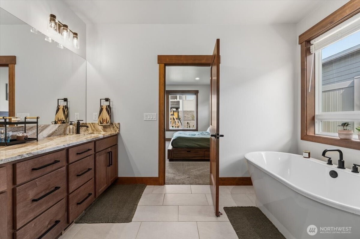 2637 Patriot Way SE, East Wenatchee, WA 98802