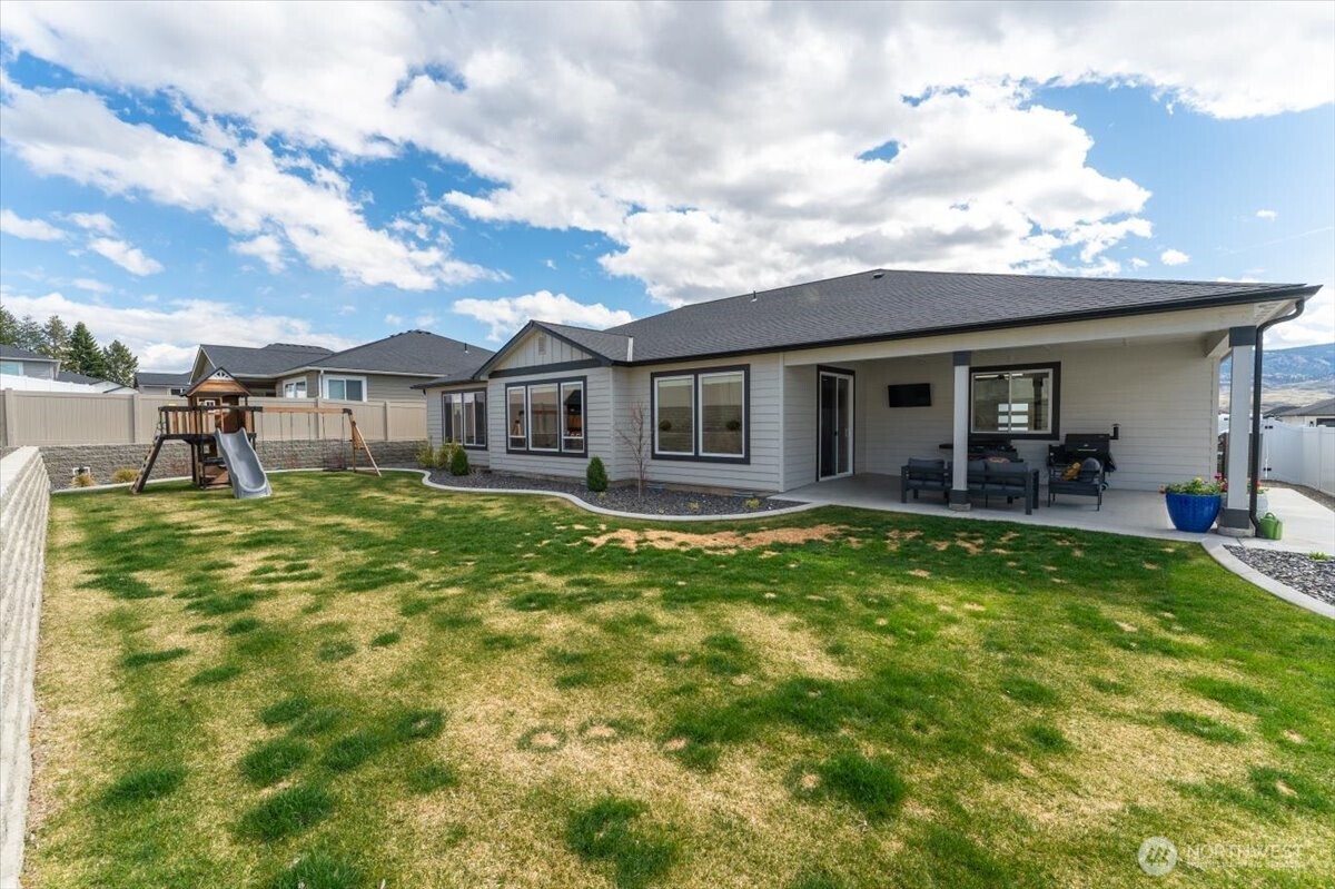 2637 Patriot Way SE, East Wenatchee, WA 98802