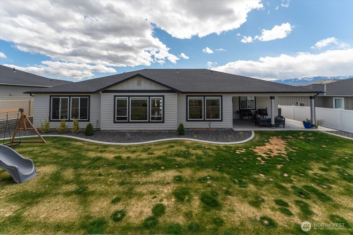 2637 Patriot Way SE, East Wenatchee, WA 98802
