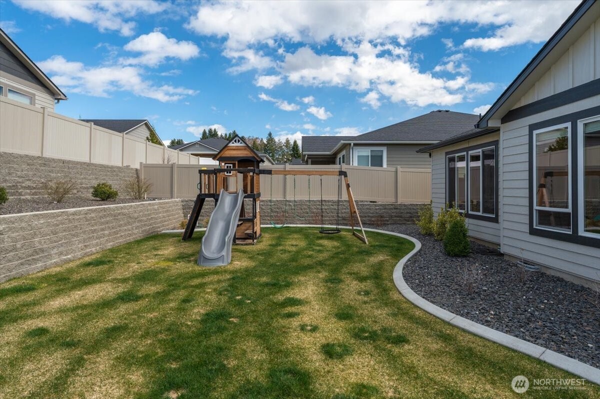 2637 Patriot Way SE, East Wenatchee, WA 98802