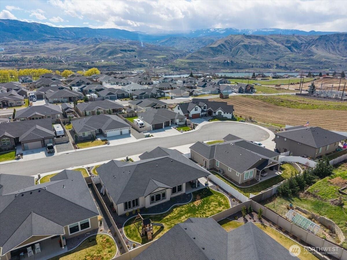 2637 Patriot Way SE, East Wenatchee, WA 98802