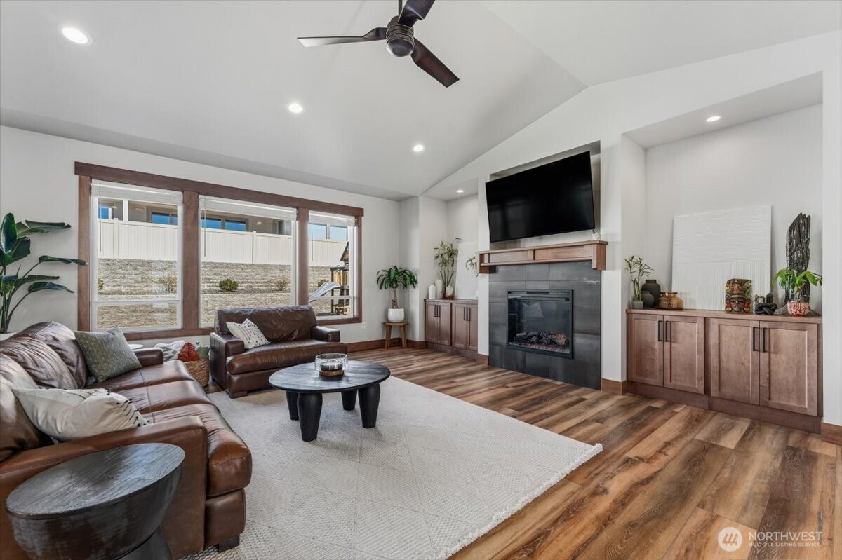 2637 Patriot Way SE, East Wenatchee, WA 98802