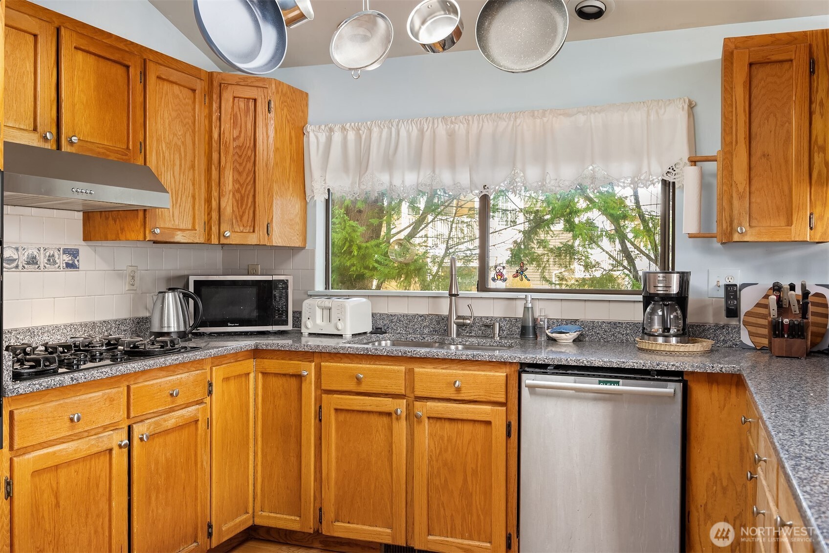 18654 NE 55th Street , Redmond, WA 98052