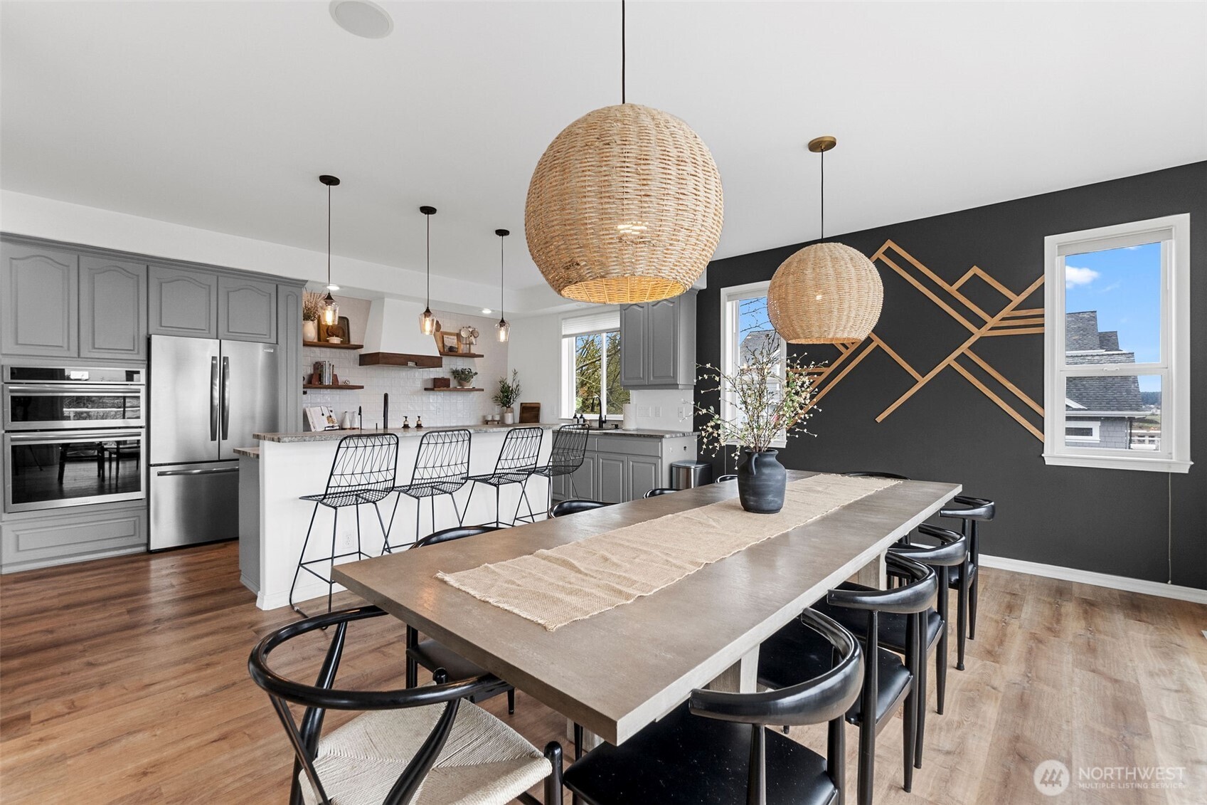 2411 SW Freund Street , Oak Harbor, WA 98277-8408