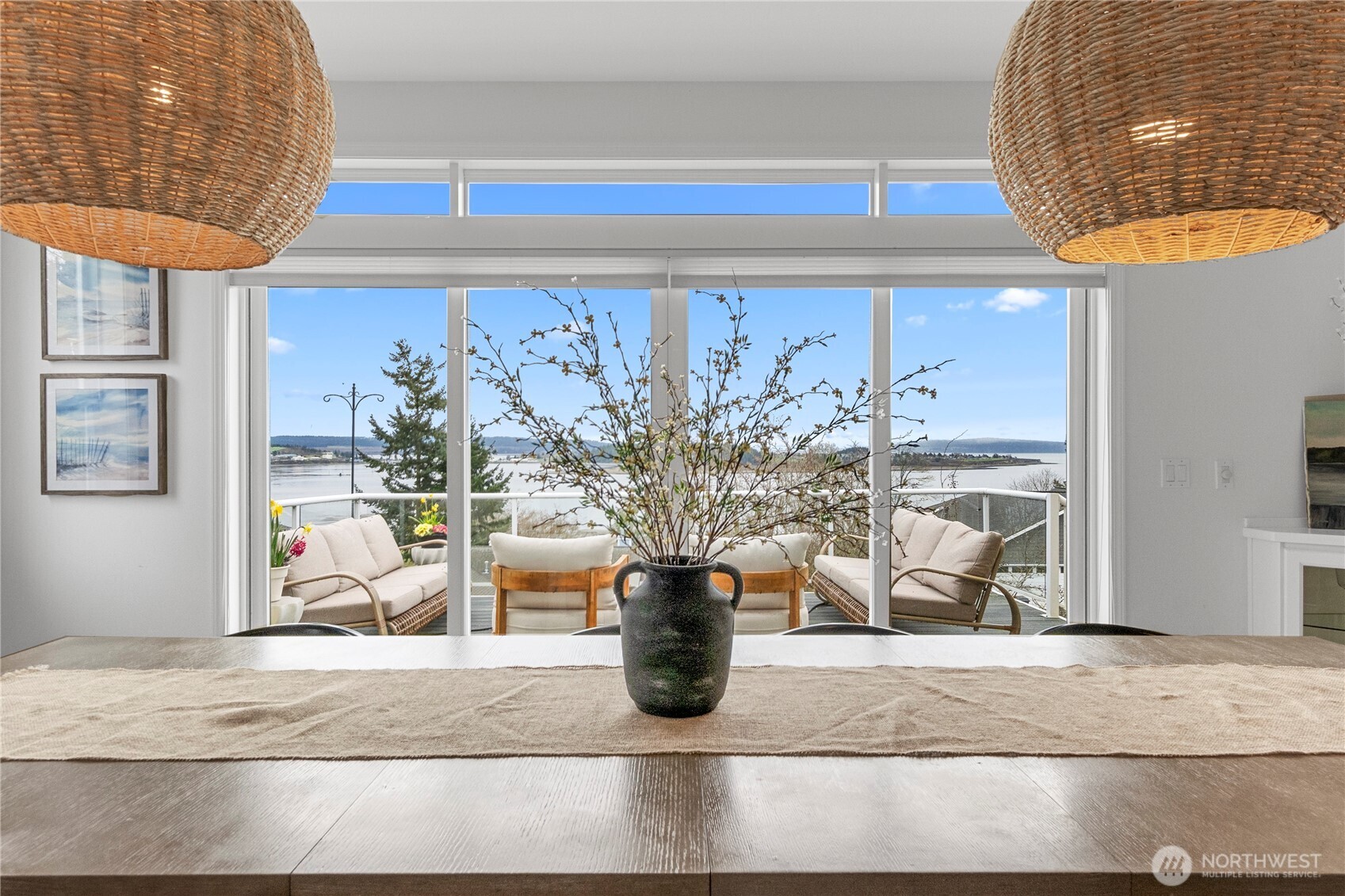 2411 SW Freund Street , Oak Harbor, WA 98277-8408