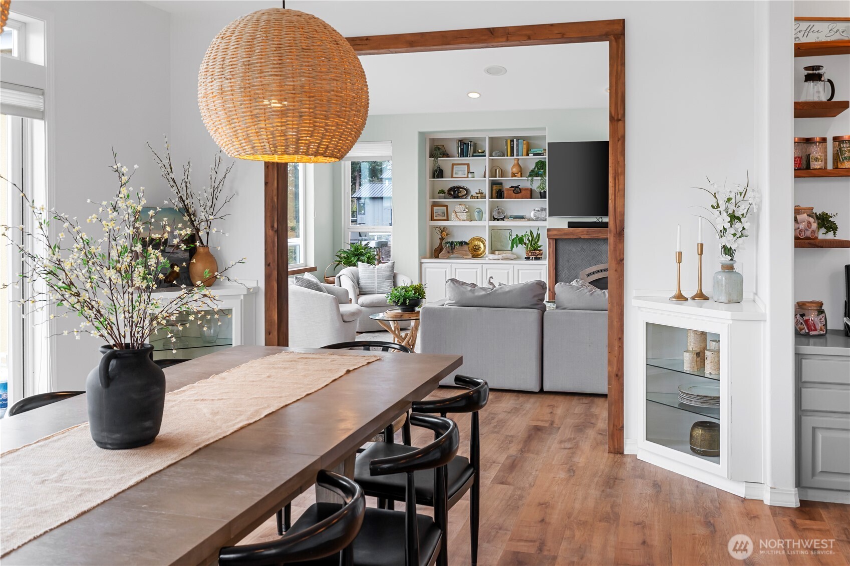 2411 SW Freund Street , Oak Harbor, WA 98277-8408