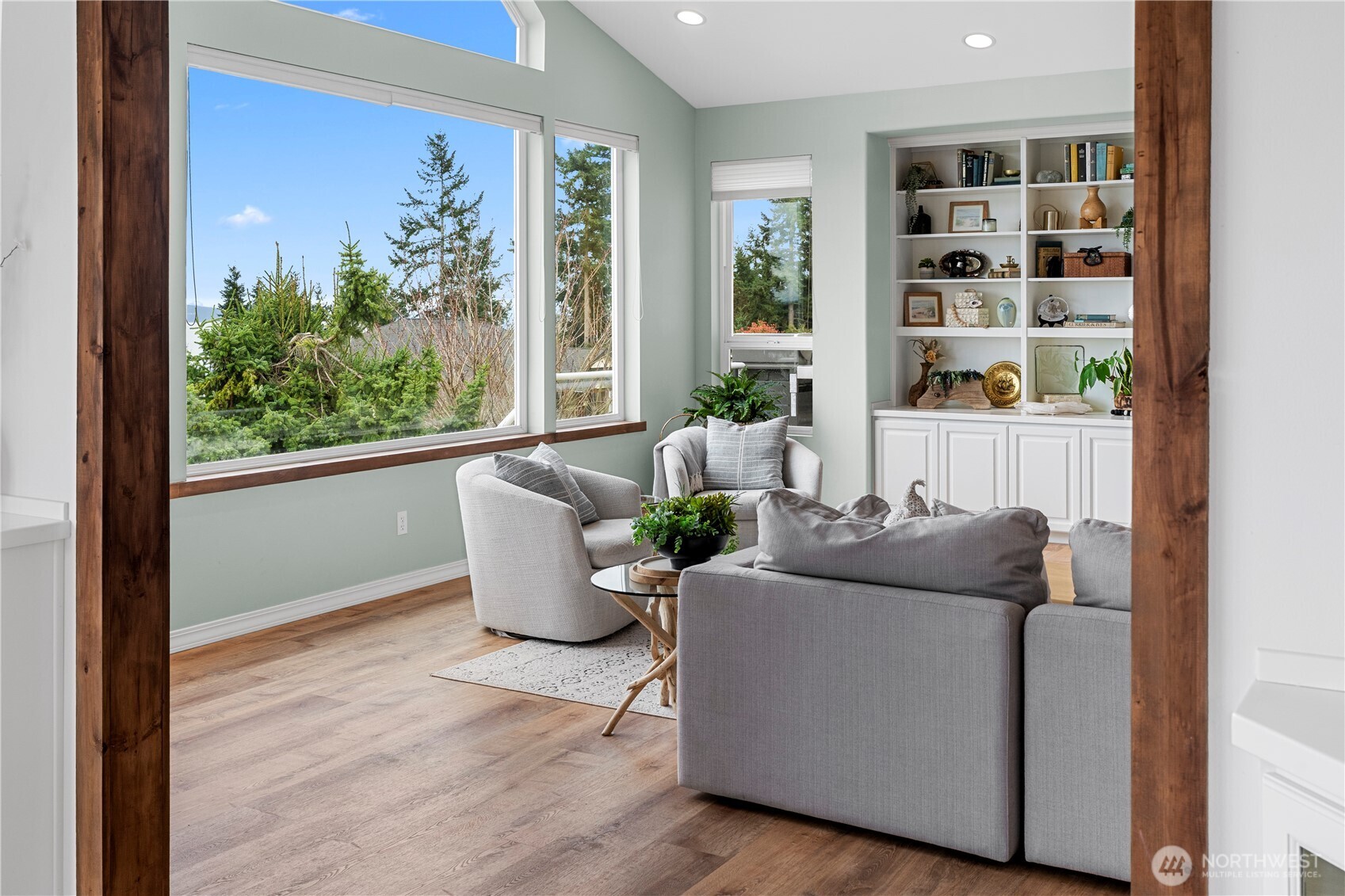 2411 SW Freund Street , Oak Harbor, WA 98277-8408