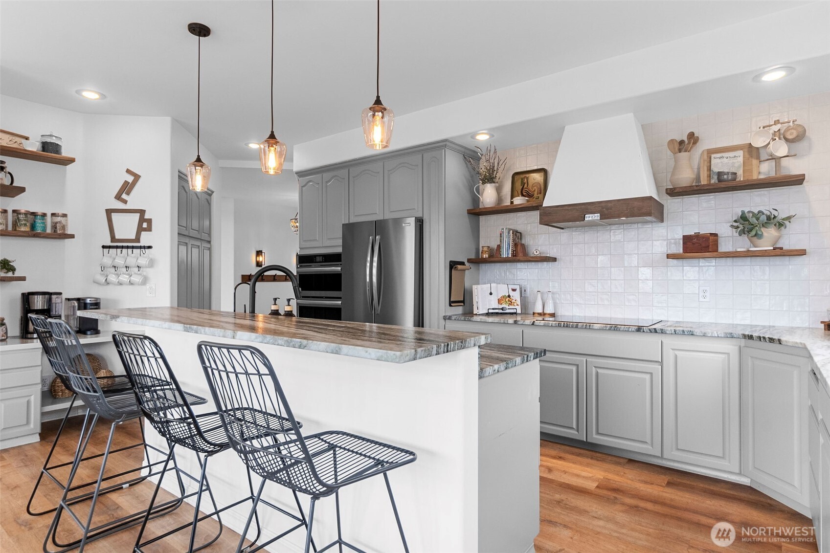 2411 SW Freund Street , Oak Harbor, WA 98277-8408