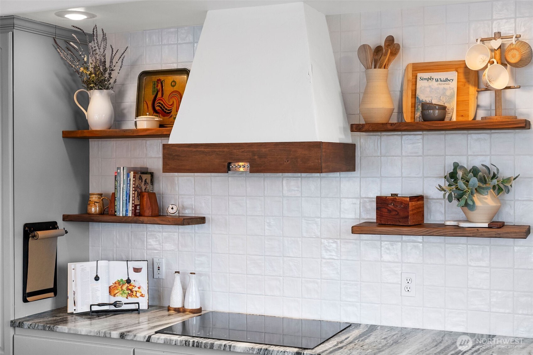 2411 SW Freund Street , Oak Harbor, WA 98277-8408