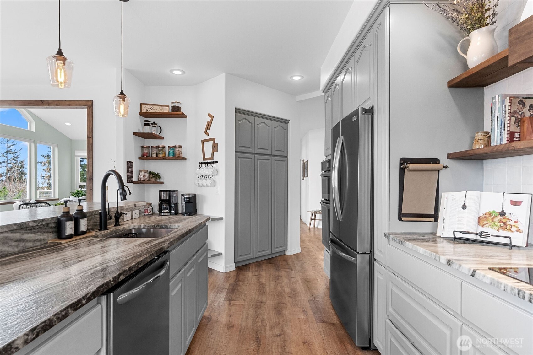 2411 SW Freund Street , Oak Harbor, WA 98277-8408