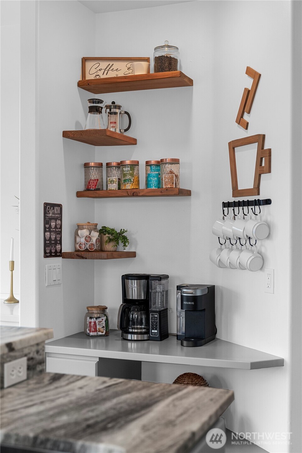 2411 SW Freund Street , Oak Harbor, WA 98277-8408