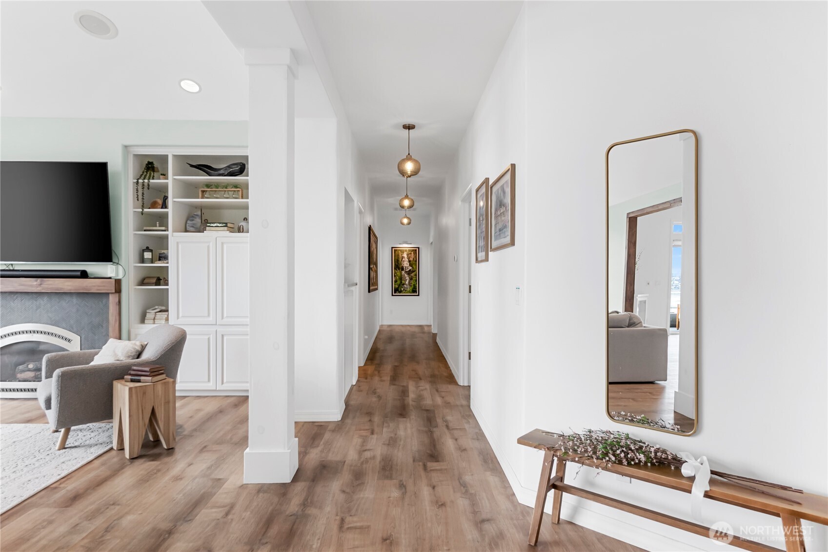 2411 SW Freund Street , Oak Harbor, WA 98277-8408