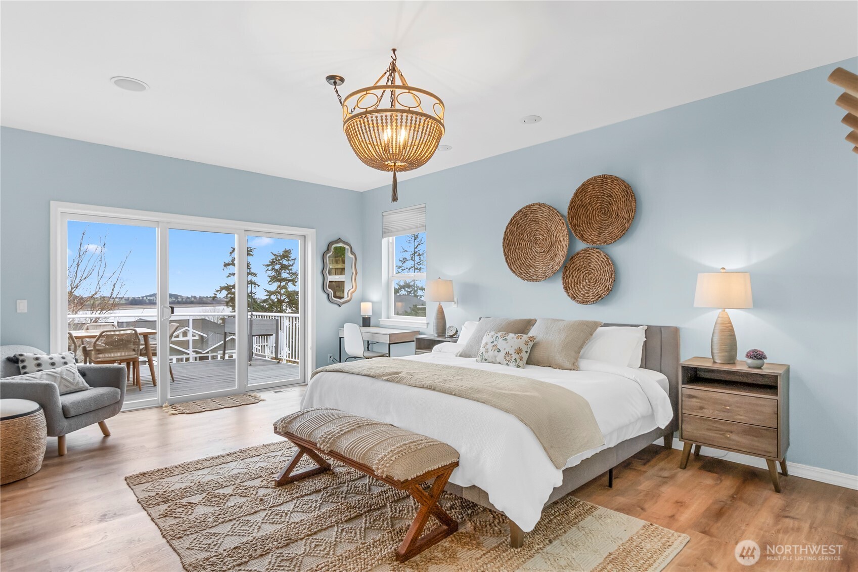 2411 SW Freund Street , Oak Harbor, WA 98277-8408