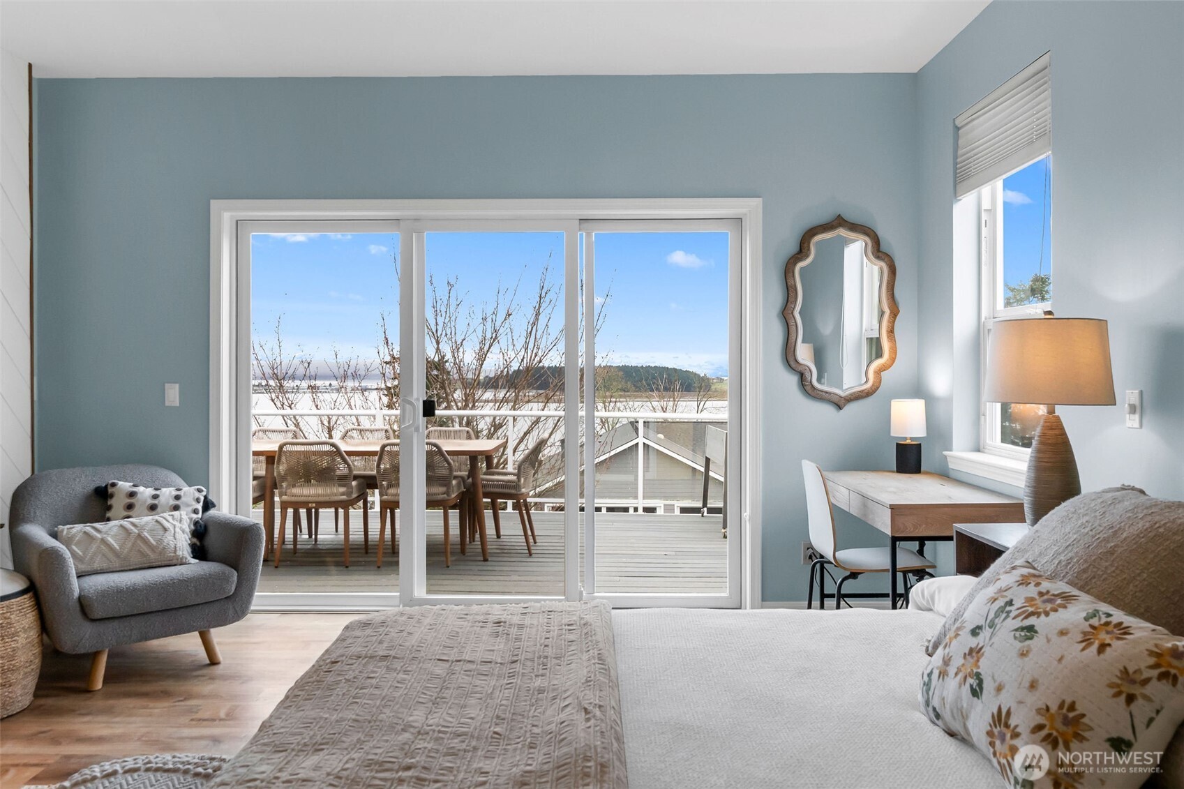 2411 SW Freund Street , Oak Harbor, WA 98277-8408