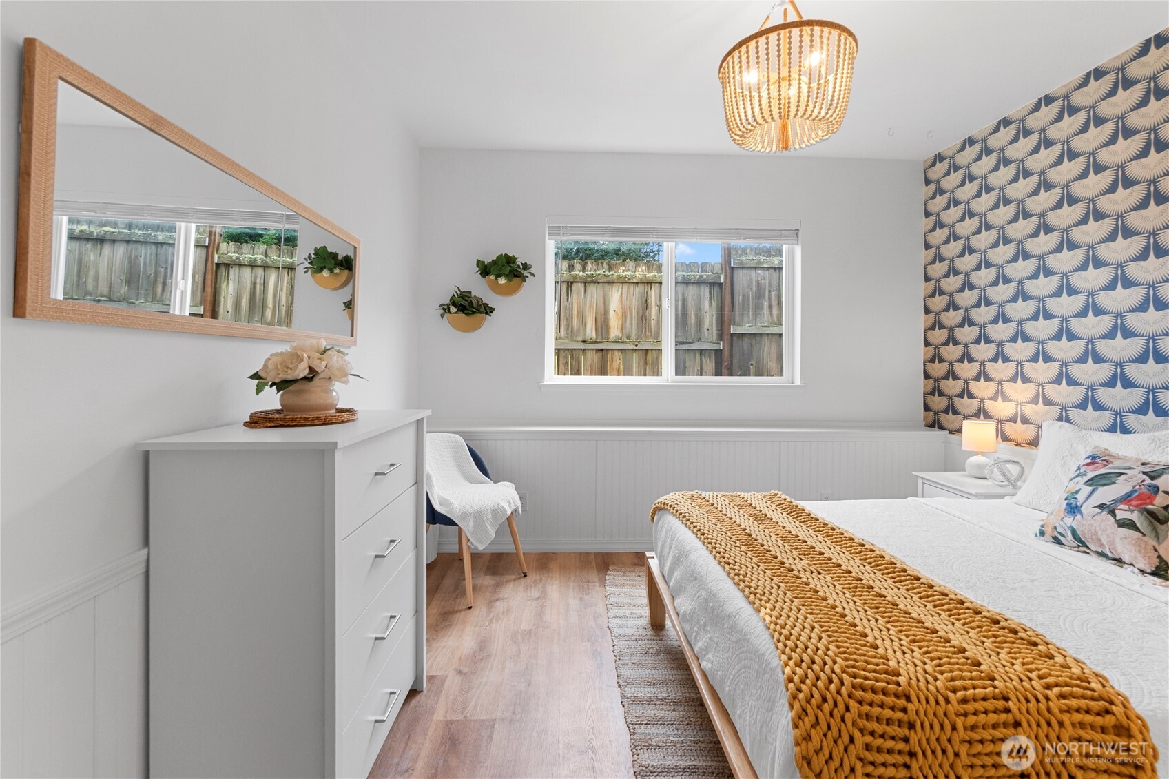 2411 SW Freund Street , Oak Harbor, WA 98277-8408