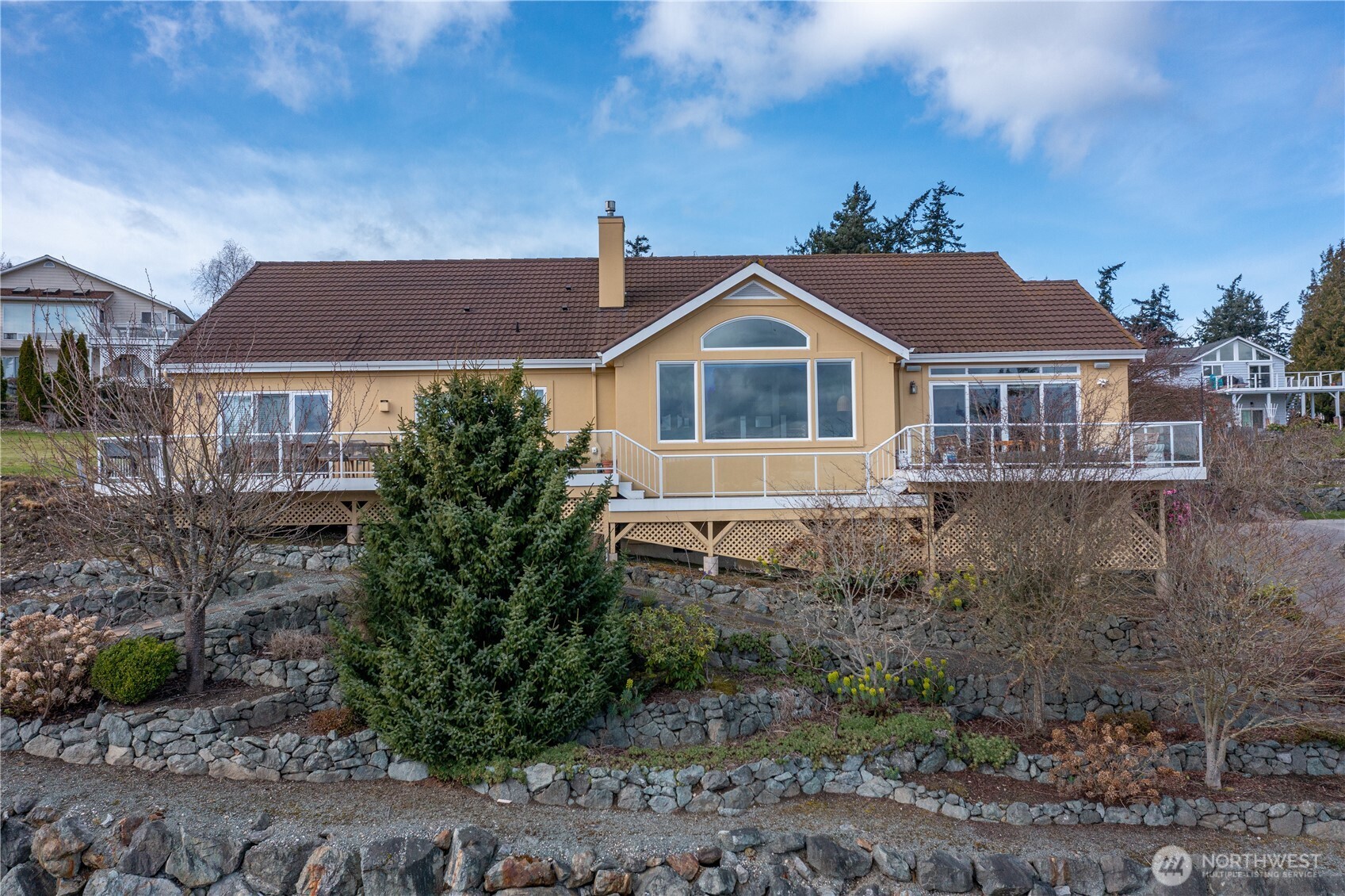 2411 SW Freund Street , Oak Harbor, WA 98277-8408
