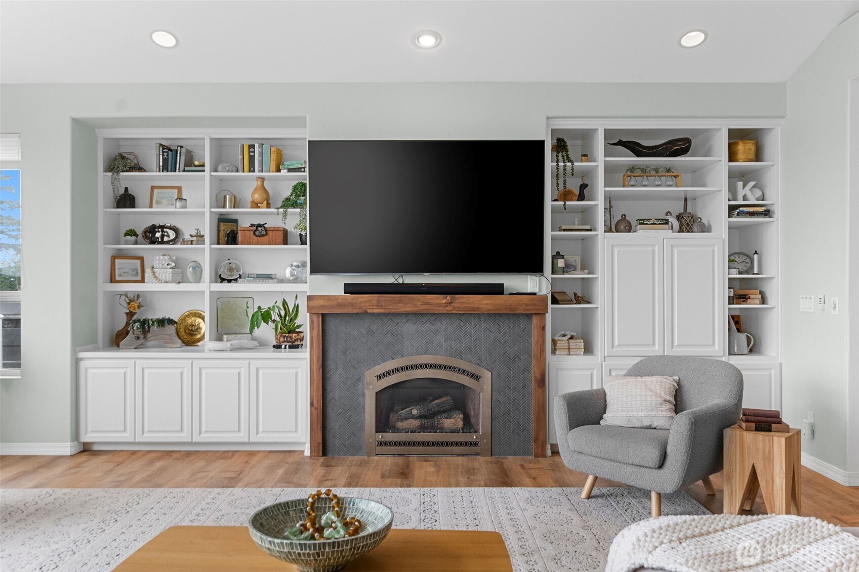 2411 SW Freund Street , Oak Harbor, WA 98277-8408