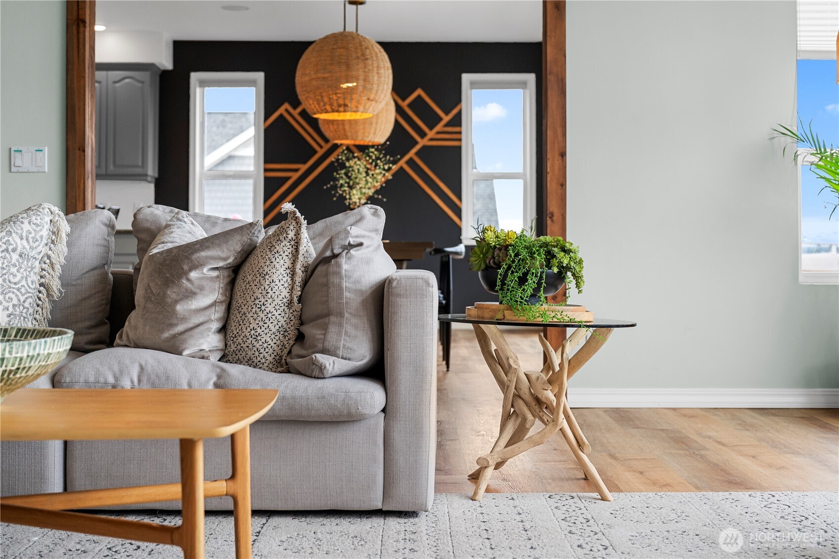 2411 SW Freund Street , Oak Harbor, WA 98277-8408