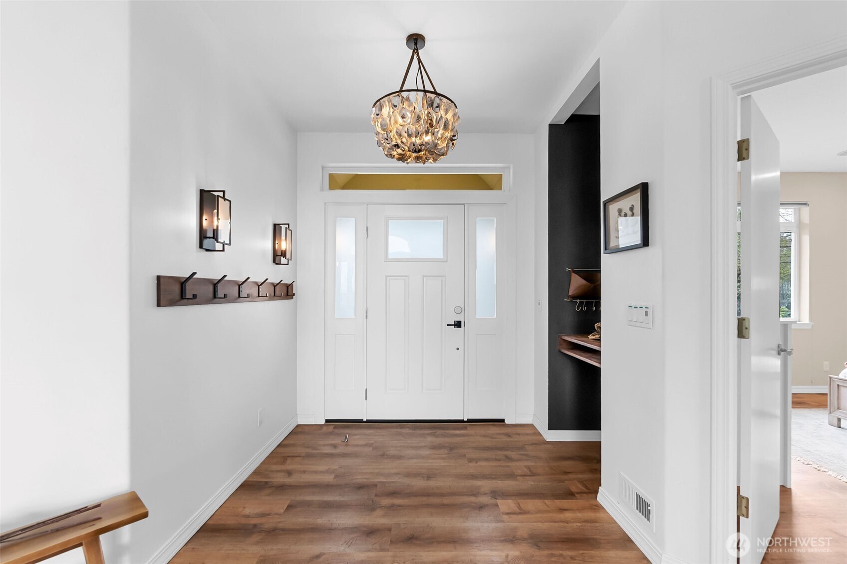 2411 SW Freund Street , Oak Harbor, WA 98277-8408