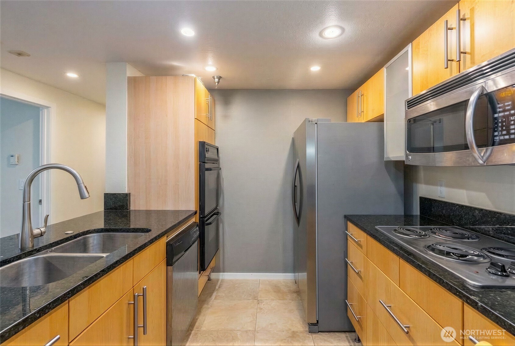 975 Aberdeen Avenue NE #F207, Renton, WA 98056