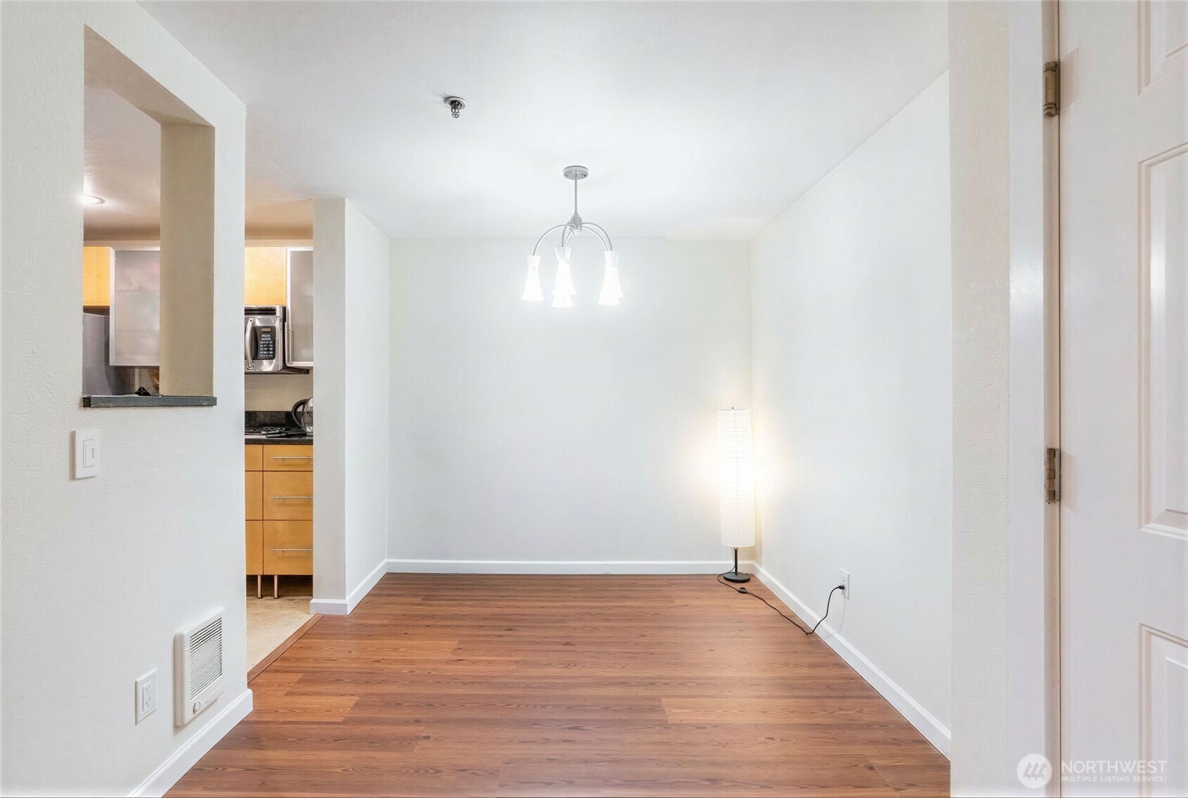 975 Aberdeen Avenue NE #F207, Renton, WA 98056