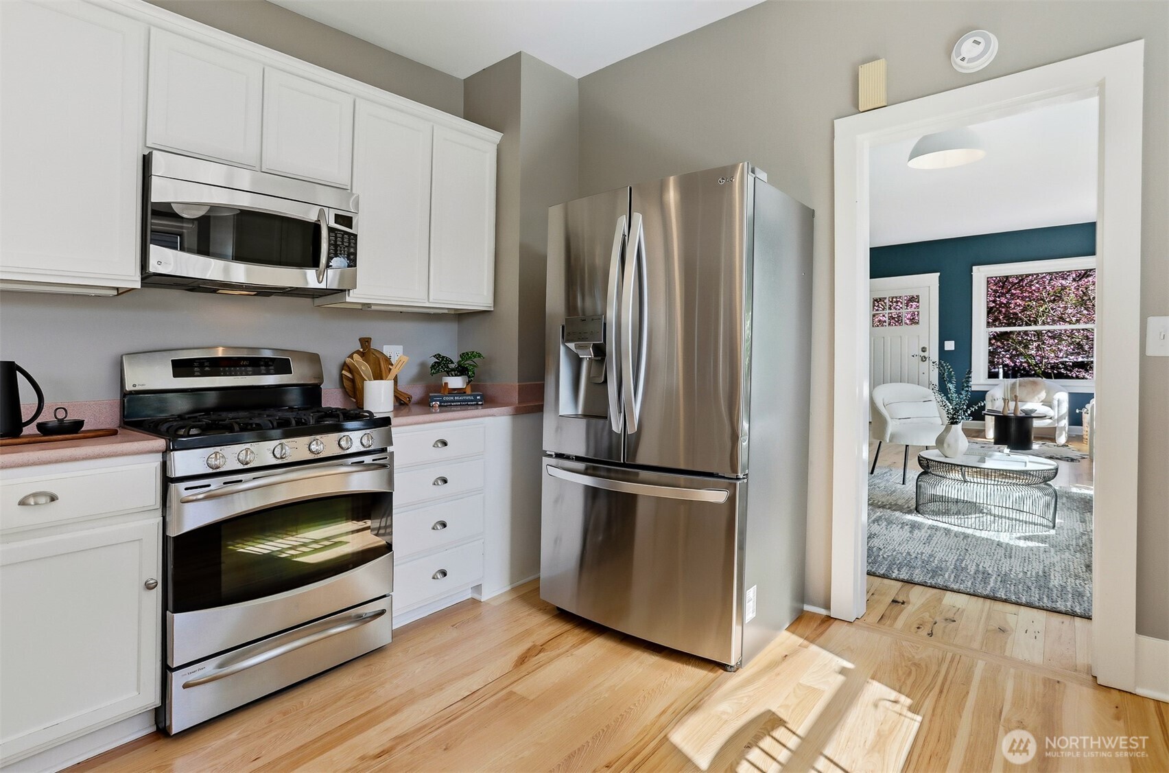 6725 Earl Avenue NW, Seattle, WA 98117