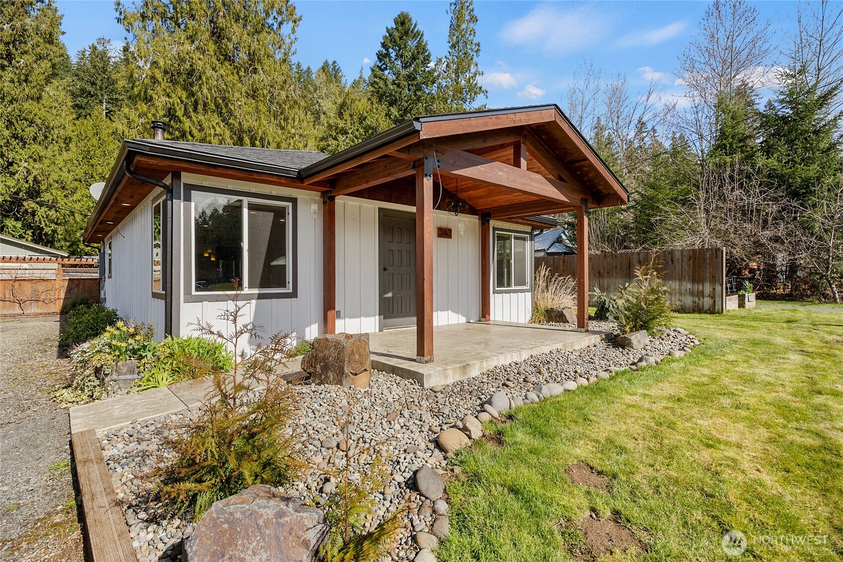 547 Silverbrook Road , Randle, WA 98377