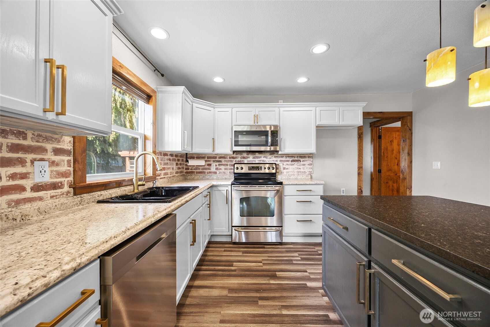 547 Silverbrook Road , Randle, WA 98377