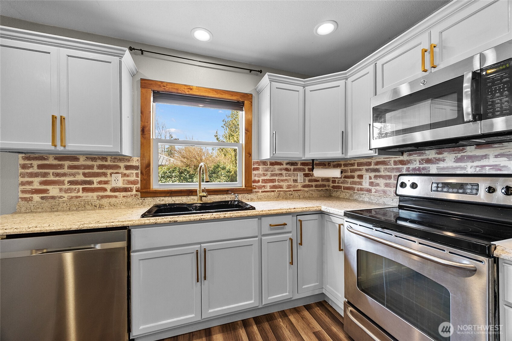 547 Silverbrook Road , Randle, WA 98377