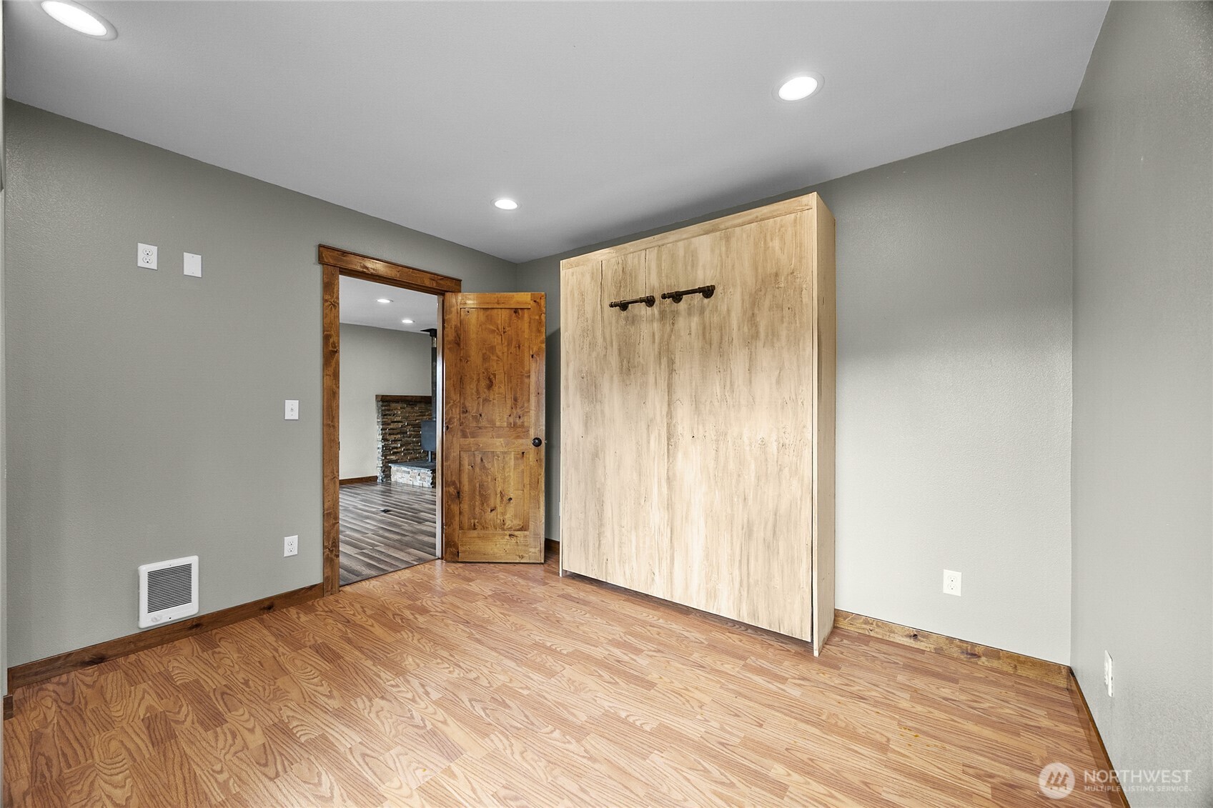 547 Silverbrook Road , Randle, WA 98377