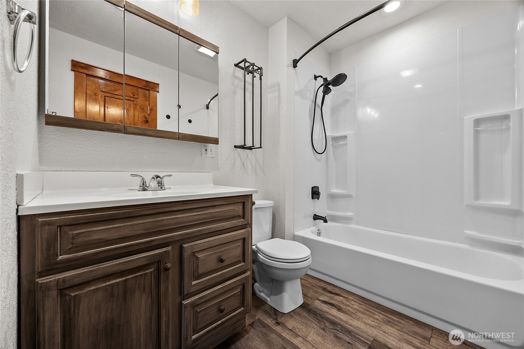 547 Silverbrook Road , Randle, WA 98377