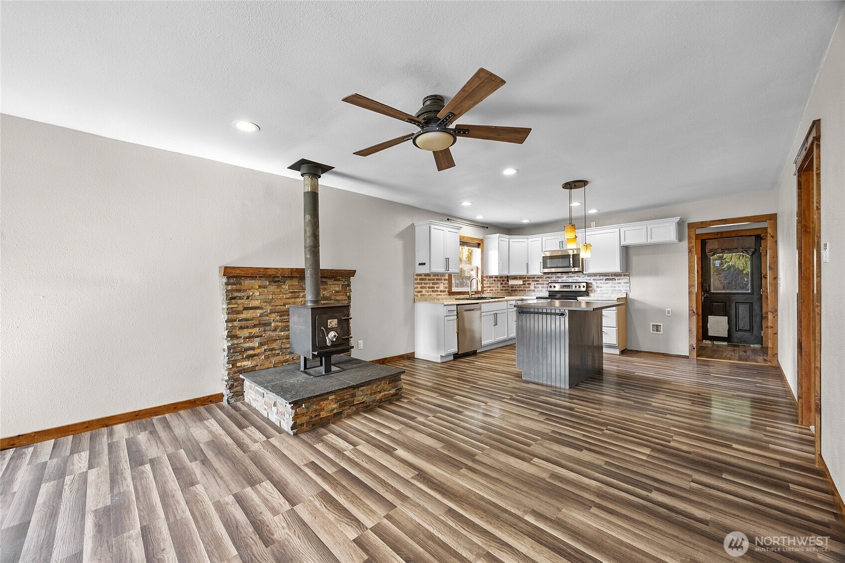 547 Silverbrook Road , Randle, WA 98377