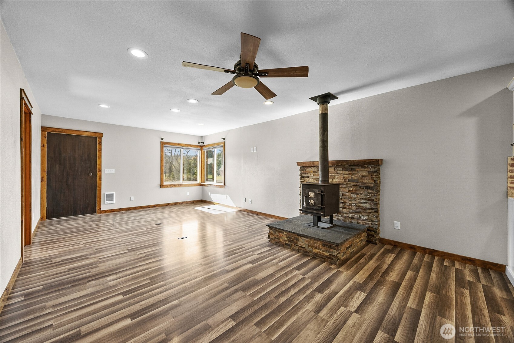 547 Silverbrook Road , Randle, WA 98377