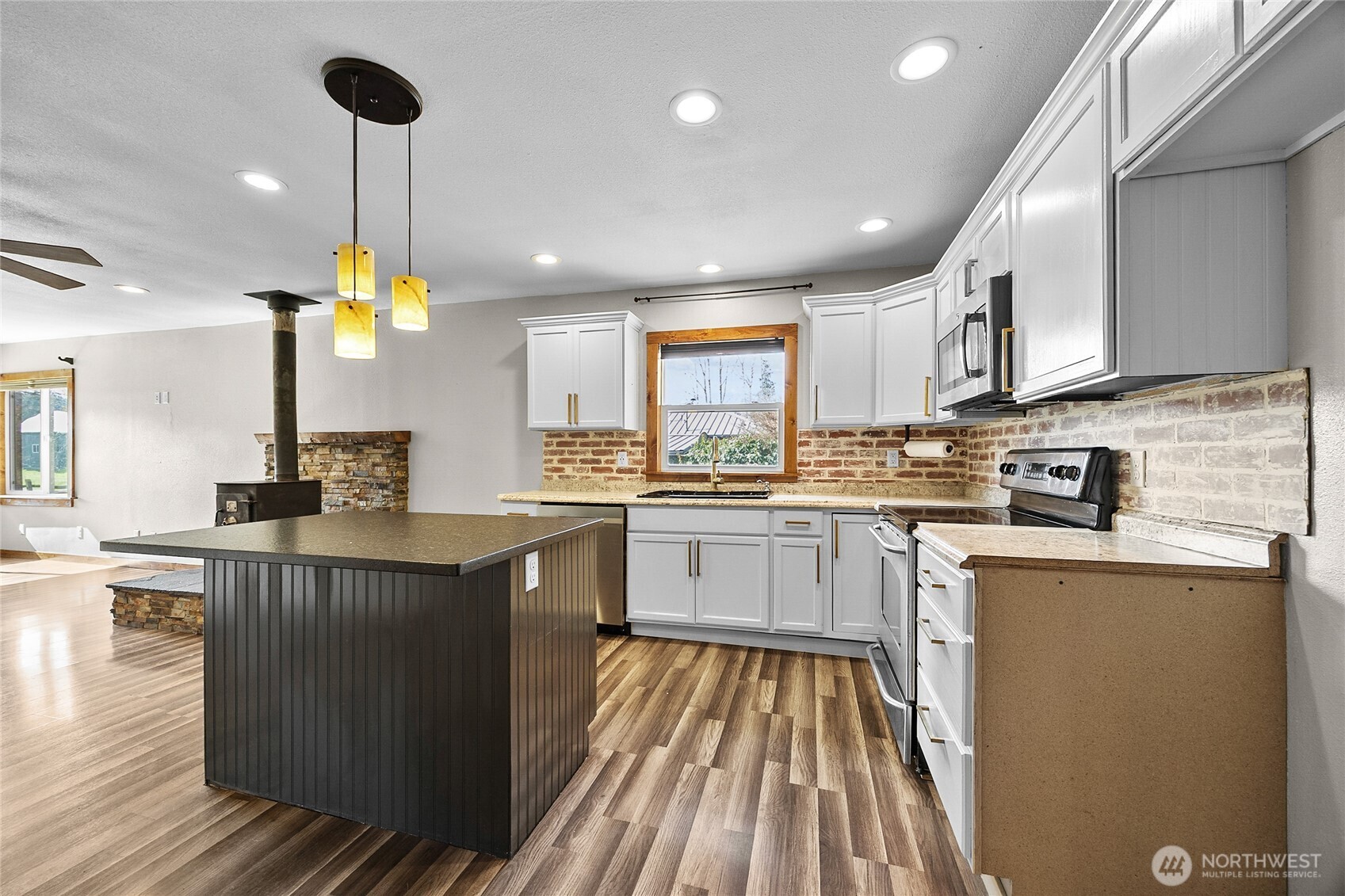 547 Silverbrook Road , Randle, WA 98377