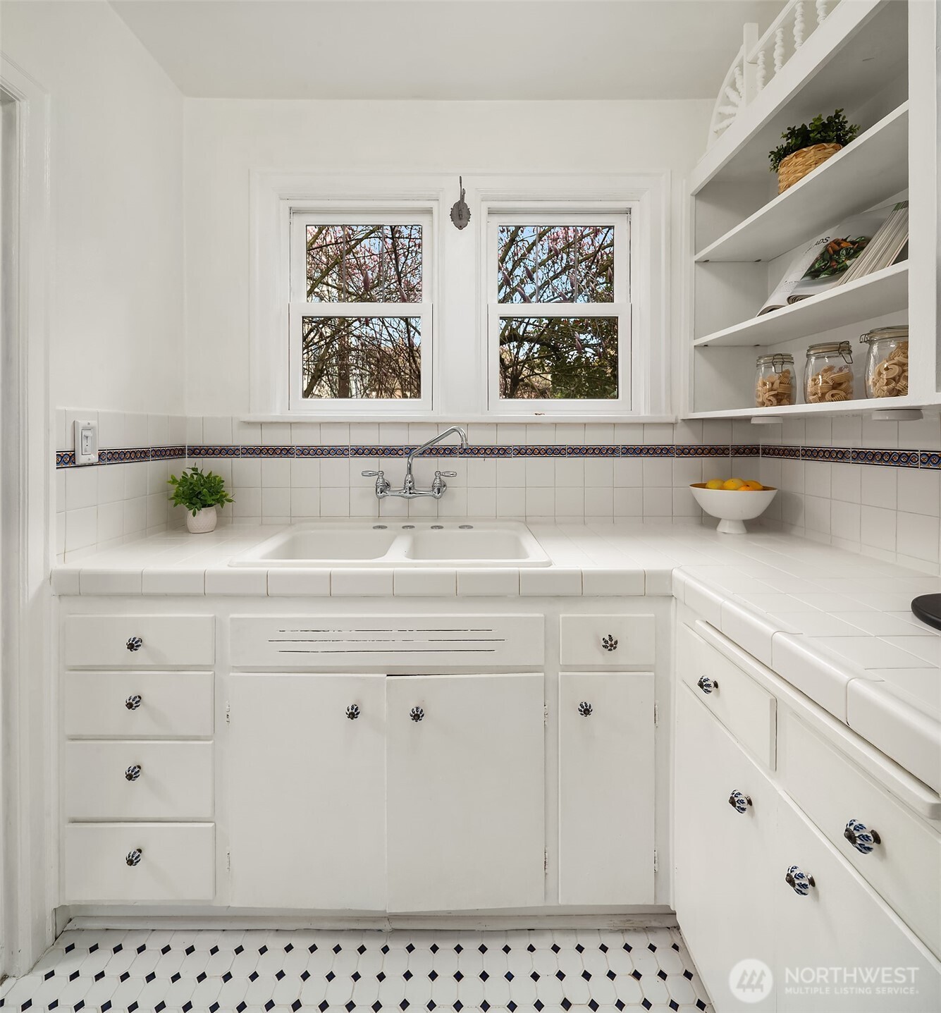 411 Boylston Avenue E #202, Seattle, WA 98102-4943