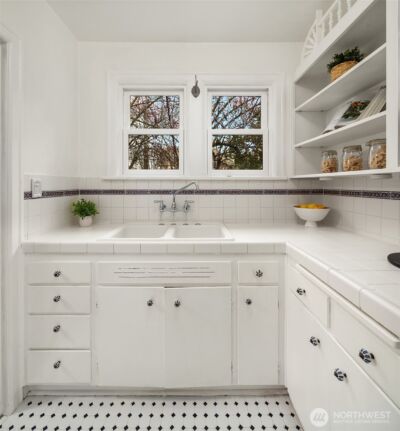 411 Boylston Avenue E #202, Seattle, WA 98102-4943 - Photo 17