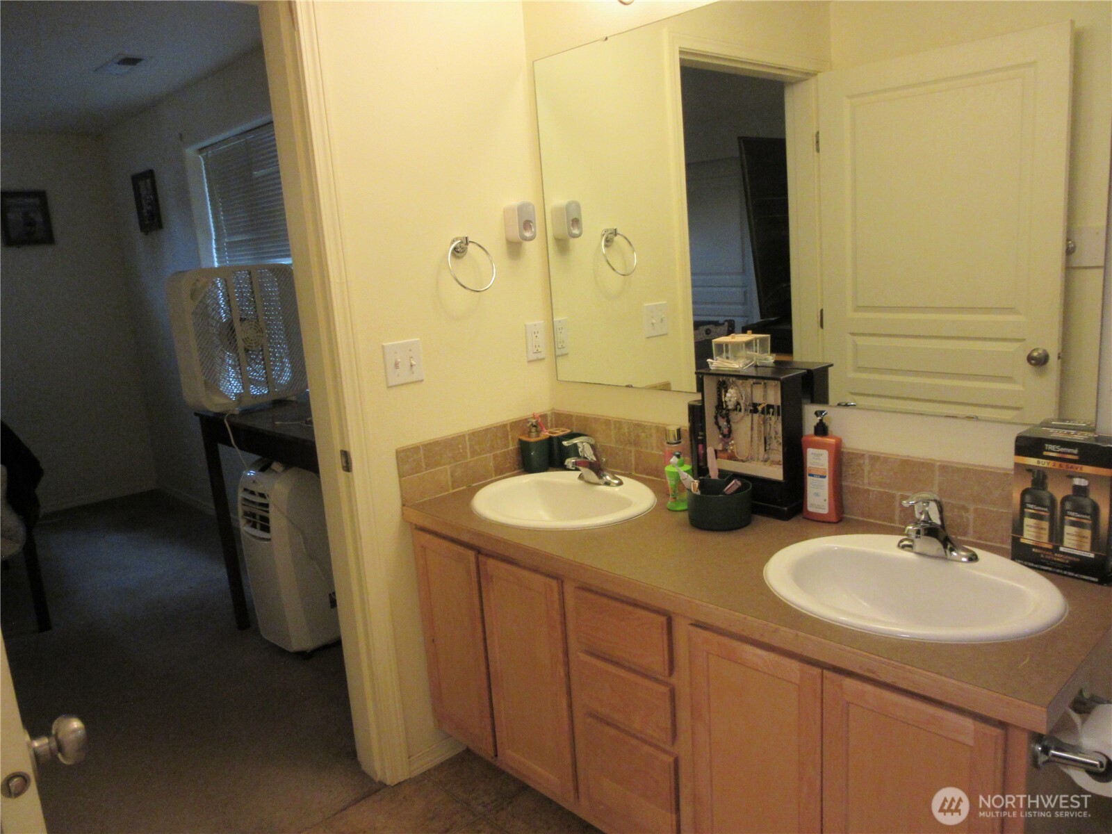 425 E Richmond Avenue , Dayton, WA 99328