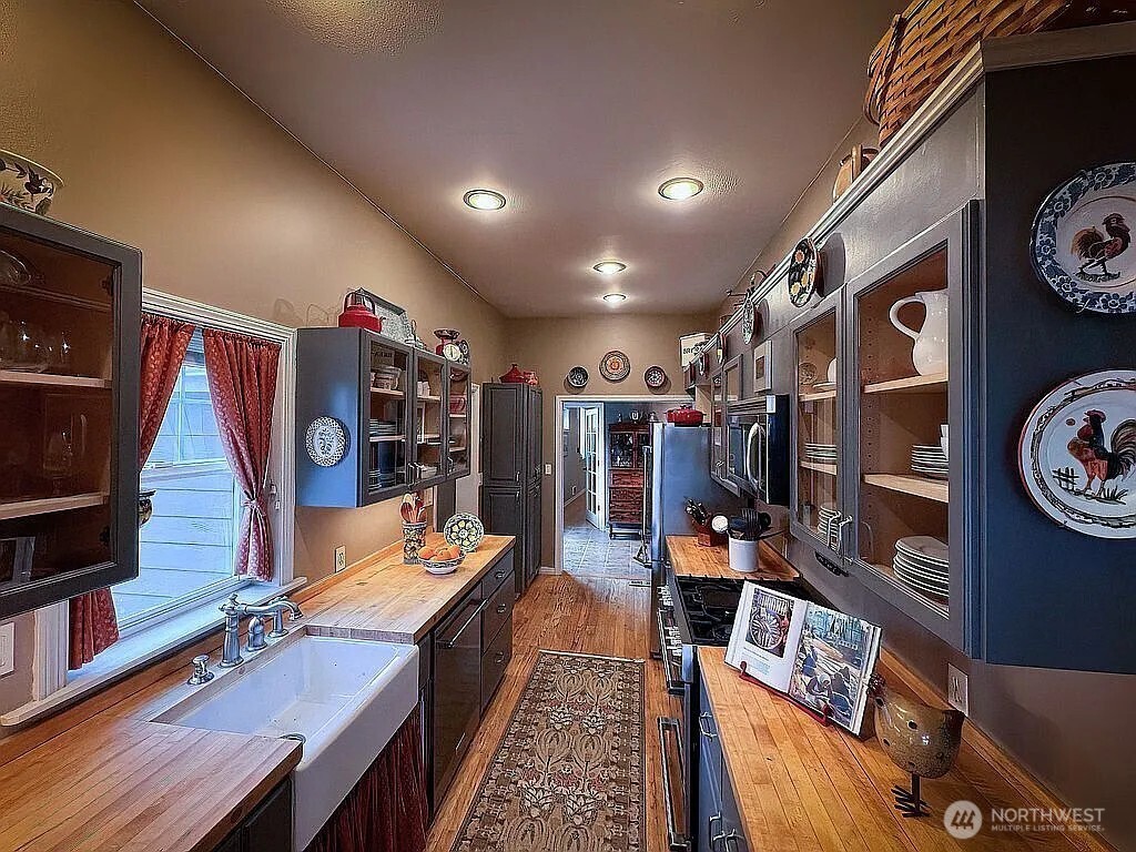 577 Scenic Heights Road , Oak Harbor, WA 98277