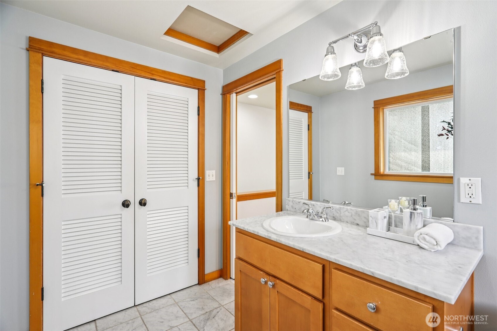 1939 10th Avenue W #B, Seattle, WA 98119