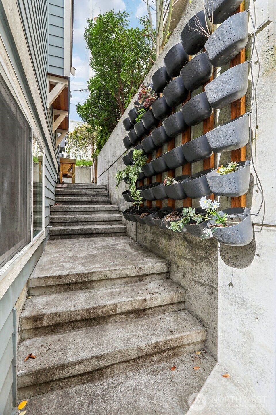 1939 10th Avenue W #B, Seattle, WA 98119