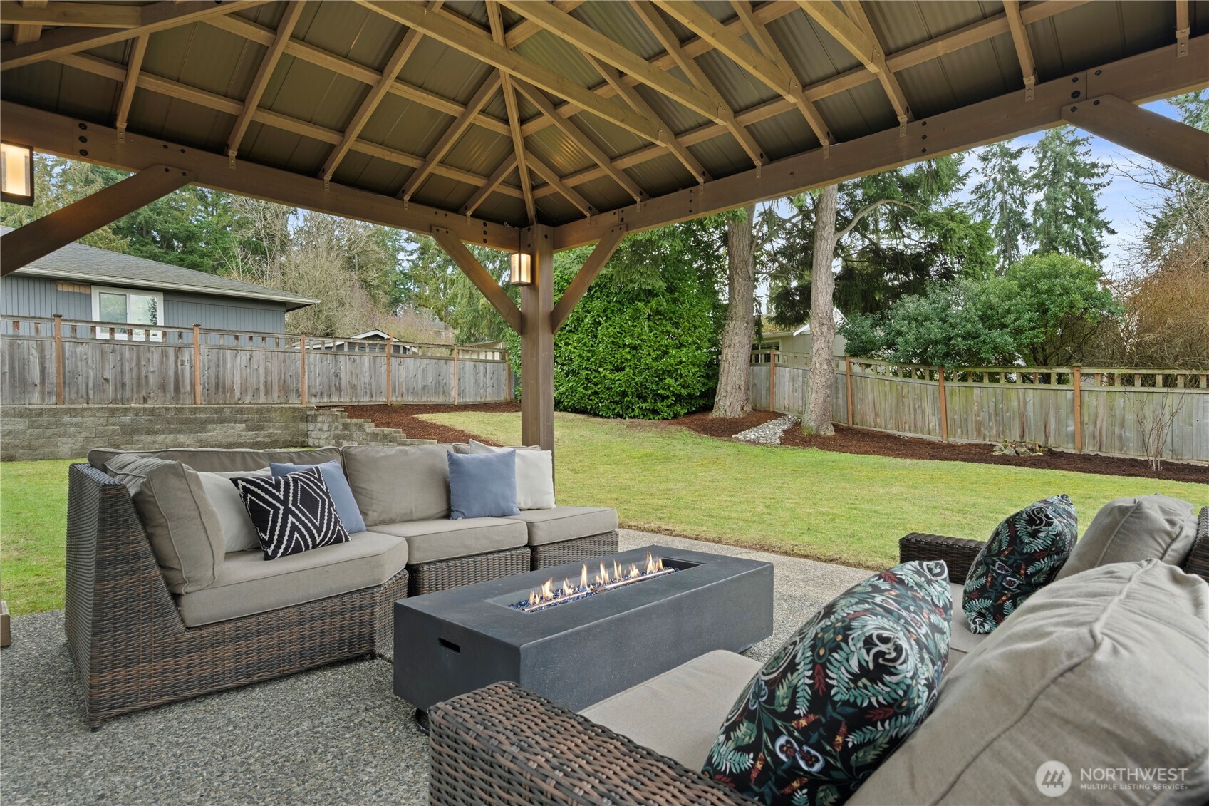 12411 NE 108th Place , Kirkland, WA 98033-4654