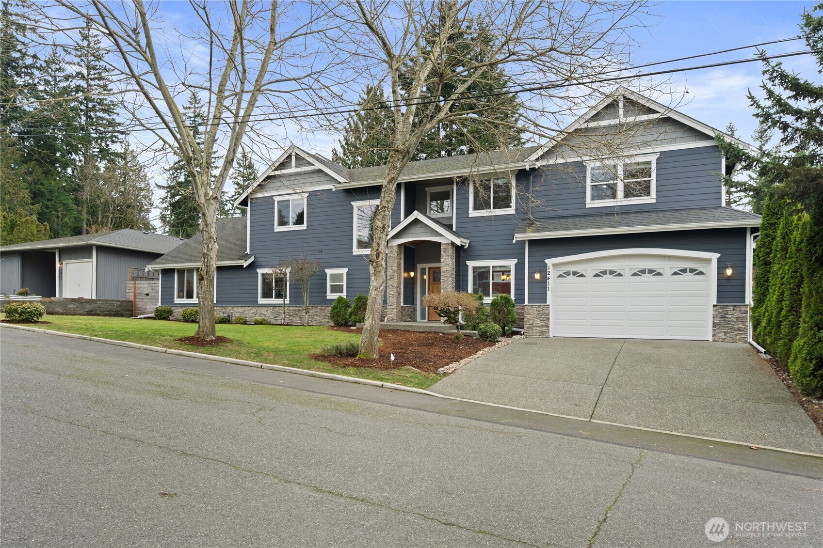12411 NE 108th Place , Kirkland, WA 98033-4654