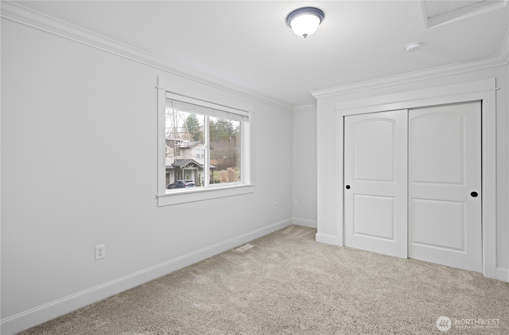 12411 NE 108th Place , Kirkland, WA 98033-4654