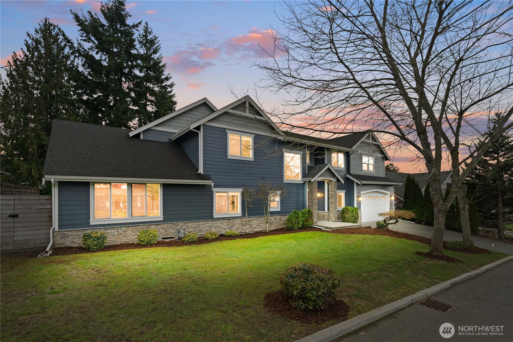12411 NE 108th Place , Kirkland, WA 98033-4654