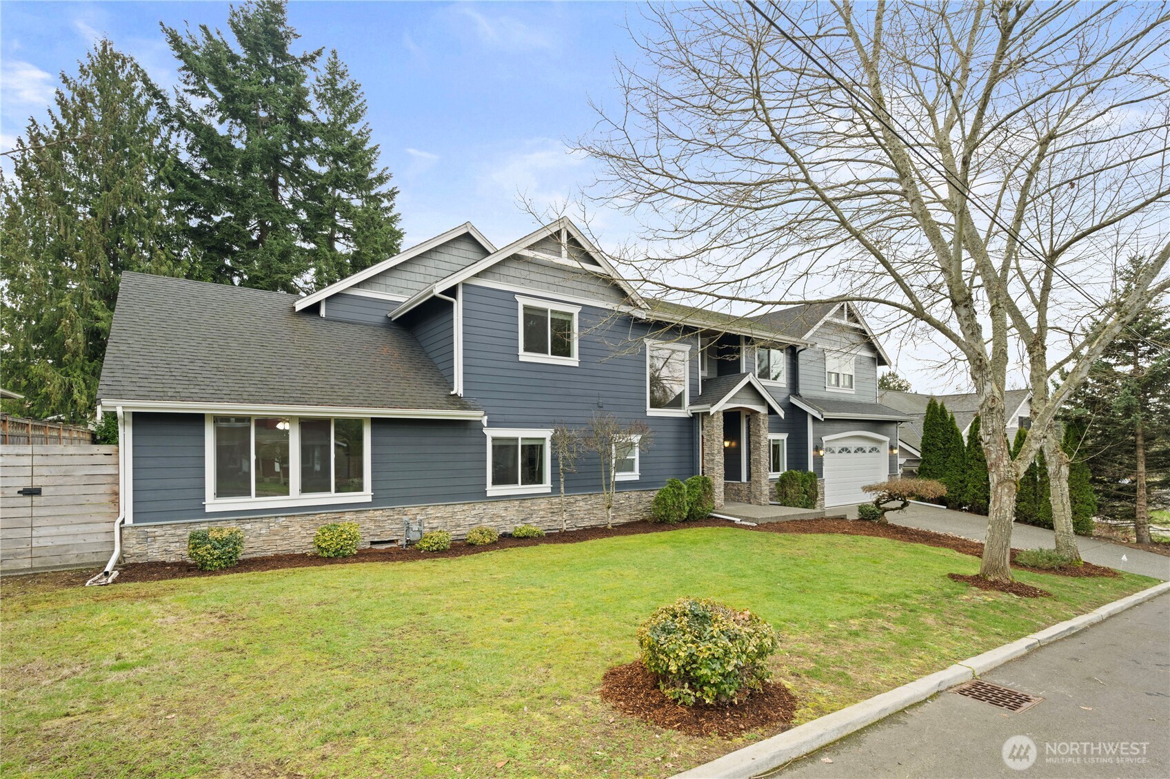 12411 NE 108th Place , Kirkland, WA 98033-4654