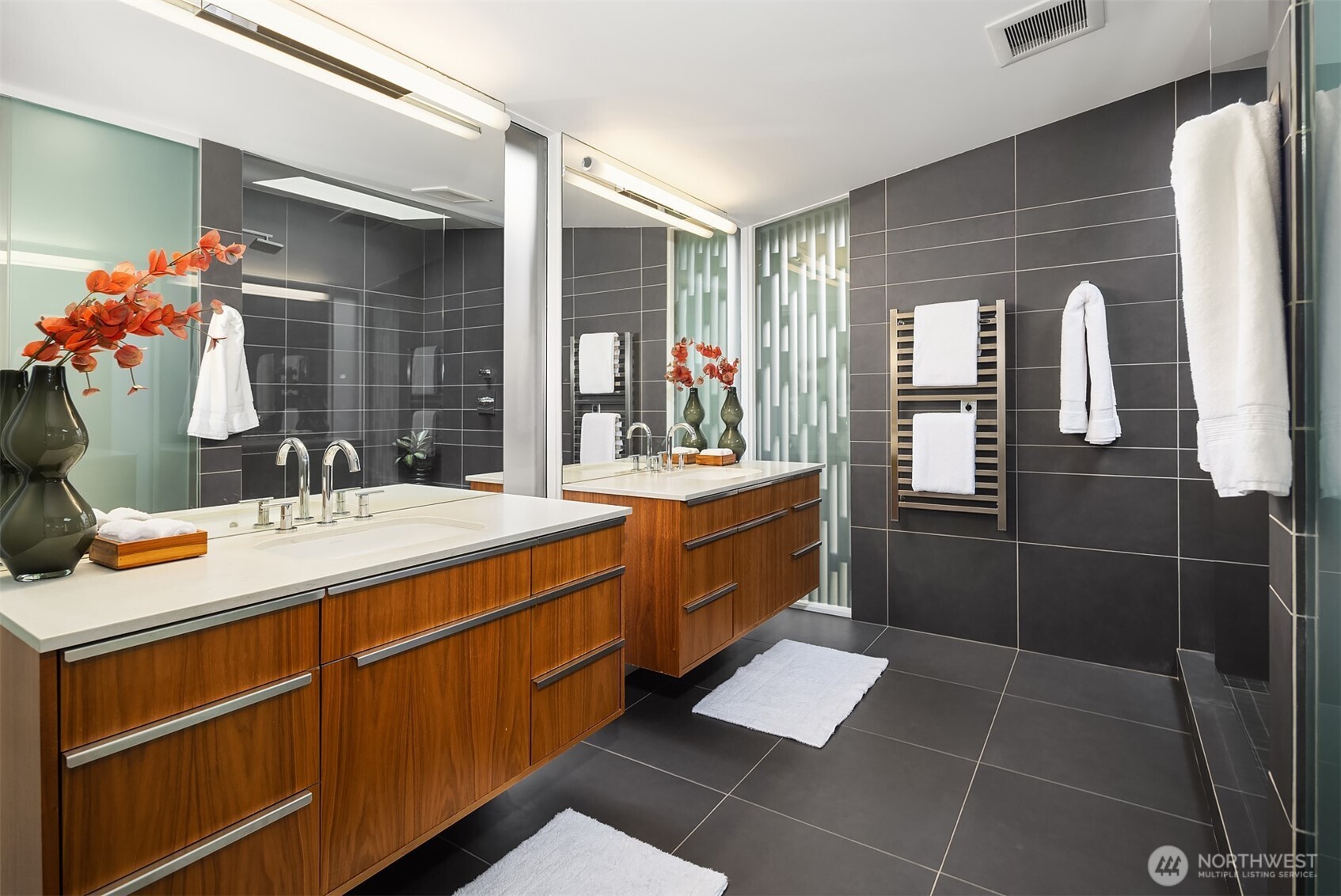 3055 44th Avenue W, Seattle, WA 98199