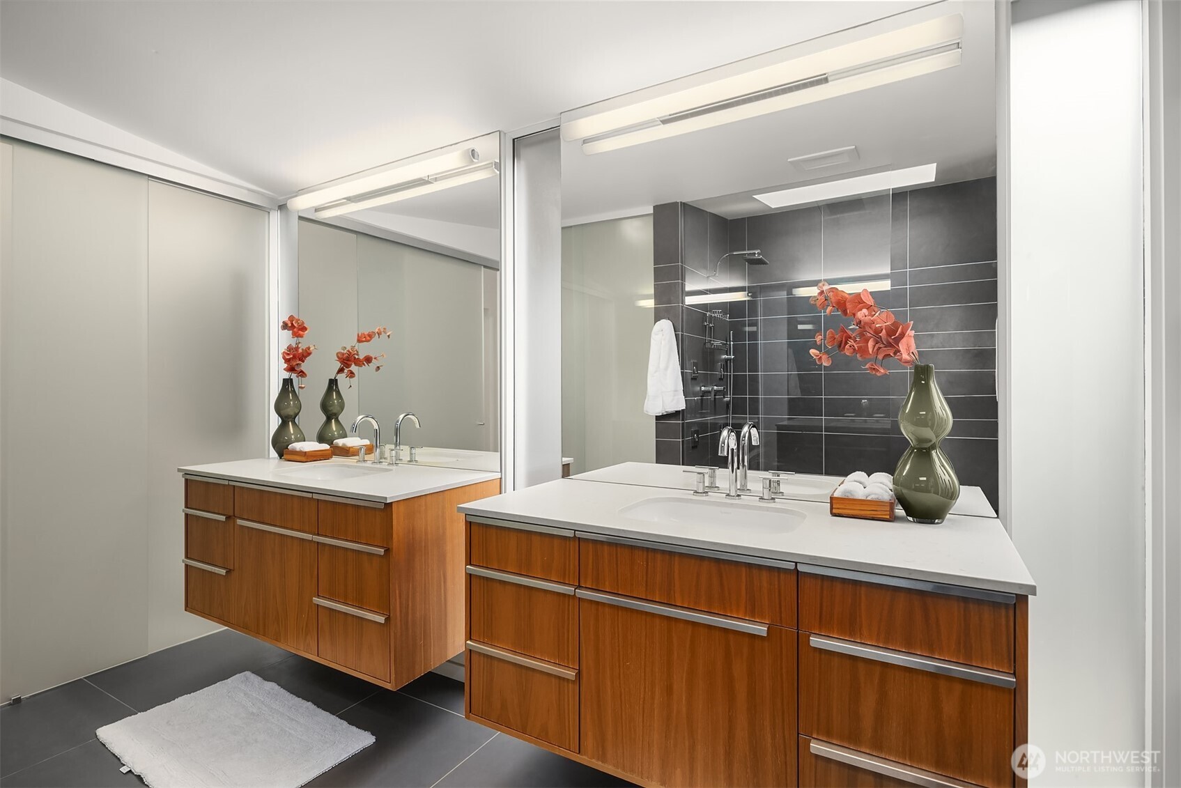 3055 44th Avenue W, Seattle, WA 98199