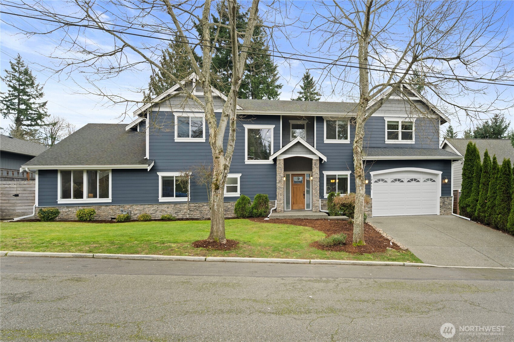 12411 NE 108th Place , Kirkland, WA 98033-4654