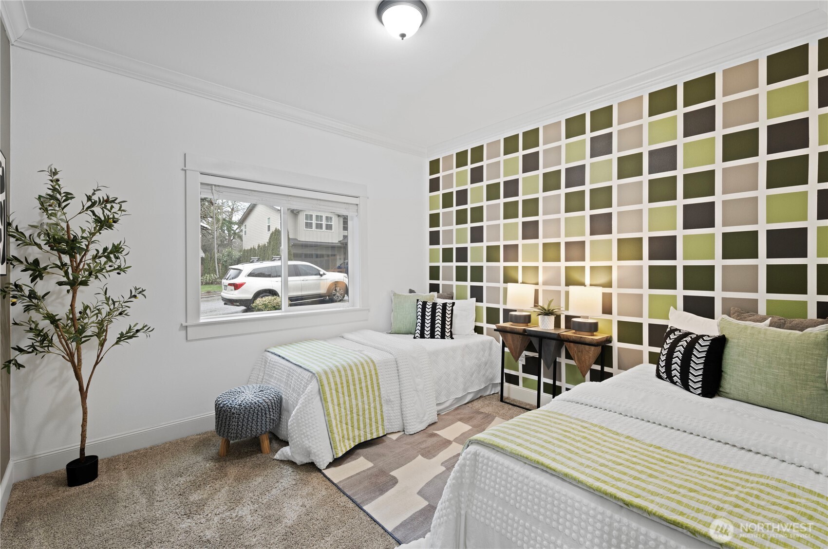 12411 NE 108th Place , Kirkland, WA 98033-4654